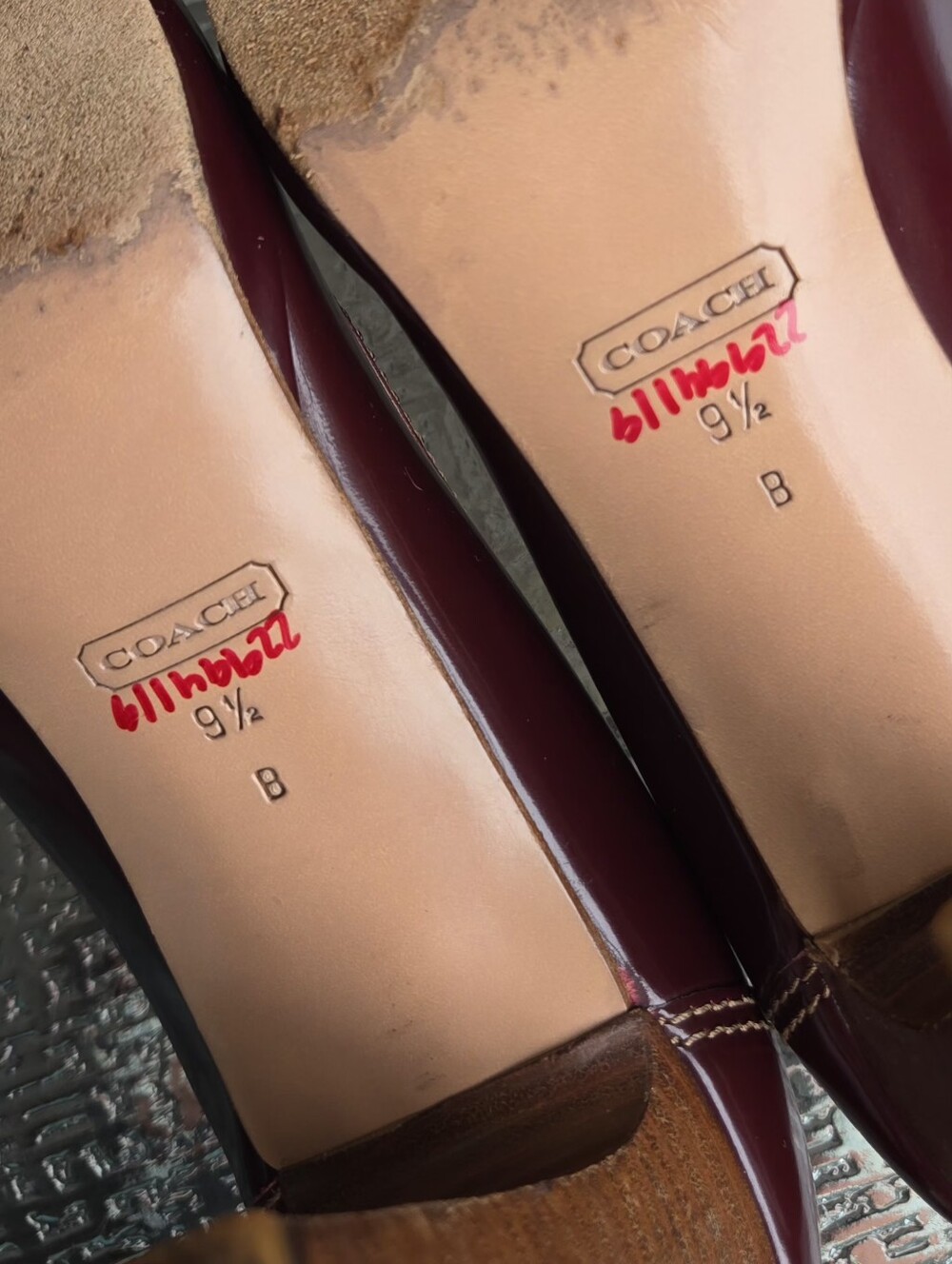 Coach Burgundy Patent Leather Heels with Gold-Tone Turnlock Made In Italy 9,5 B - Picture 9 of 13
